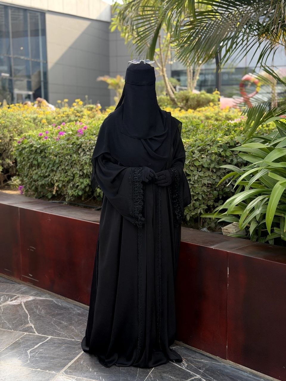 Black Beaded Guipure Abaya - Thumbnail 4