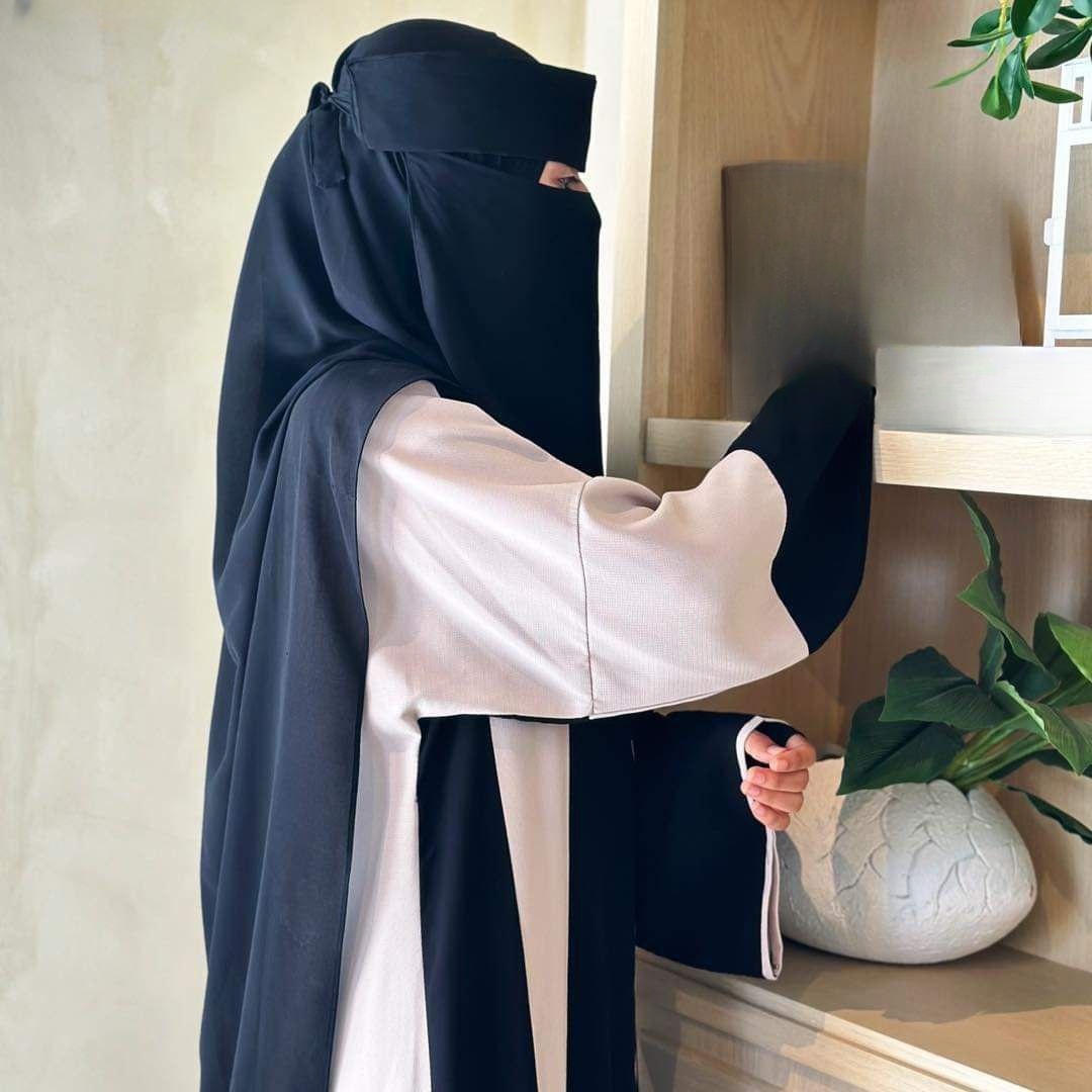 Malak Jebalia Crepe Abaya