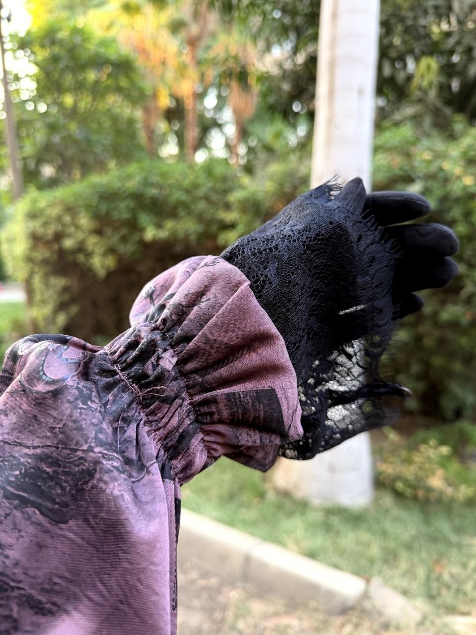 Ruqaya Tulle-Sleeve Abaya - Thumbnail 3