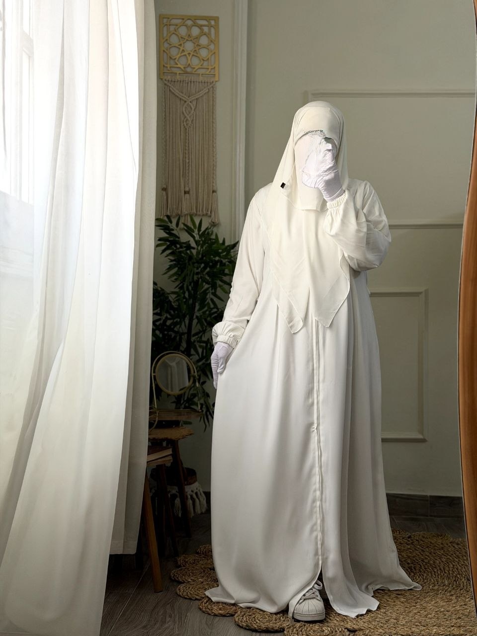 Dalia Six-Button Abaya