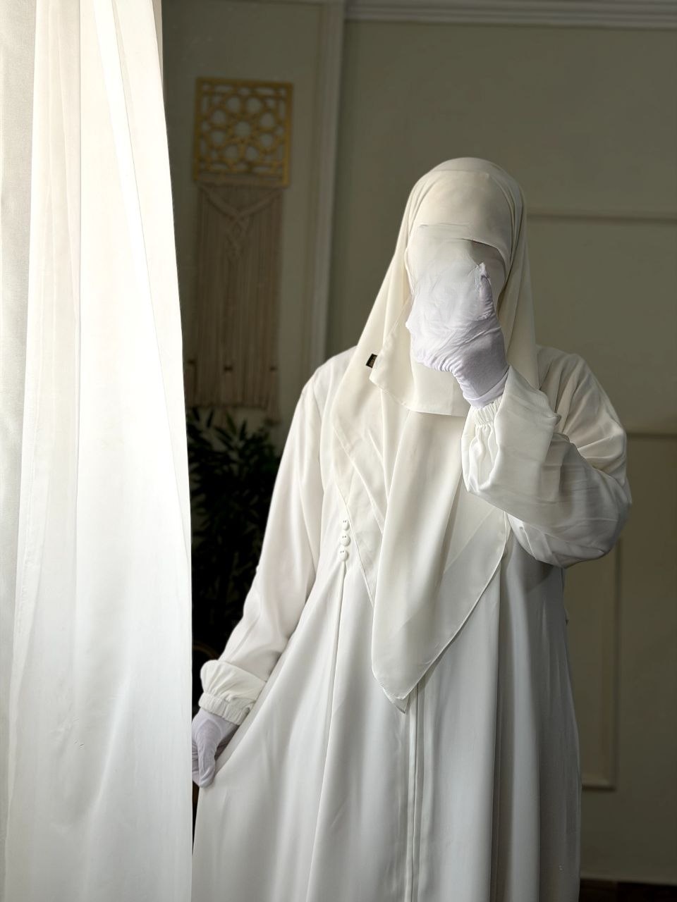 Dalia Six-Button Abaya - Thumbnail 2