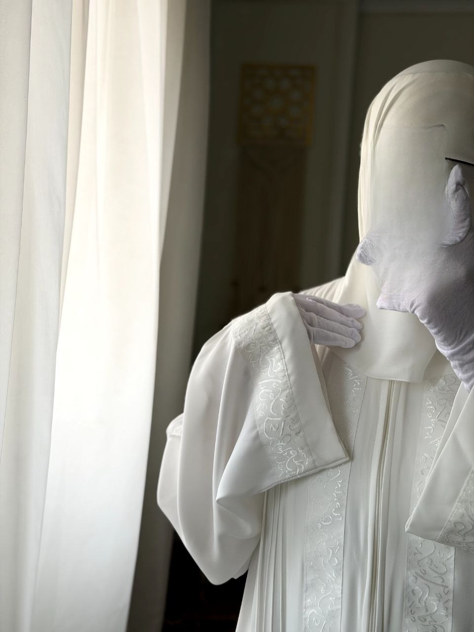 Dhuha Off-White Abaya