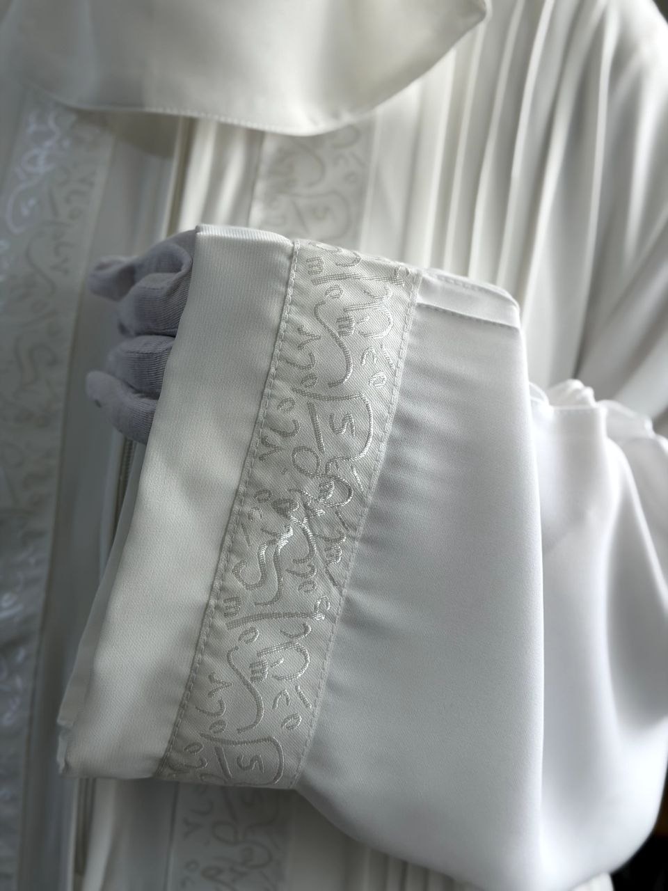 Dhuha Off-White Abaya - Thumbnail 4