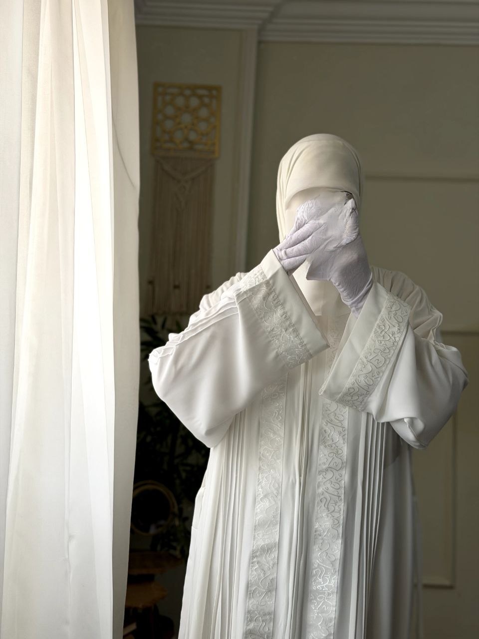 Dhuha Off-White Abaya - Thumbnail 5