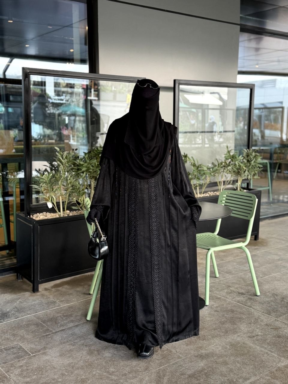 Black Guipure-Trim Abaya - Thumbnail 5