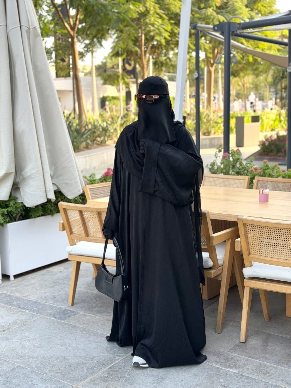 Hadeel Printed Silk Abaya - Thumbnail 2