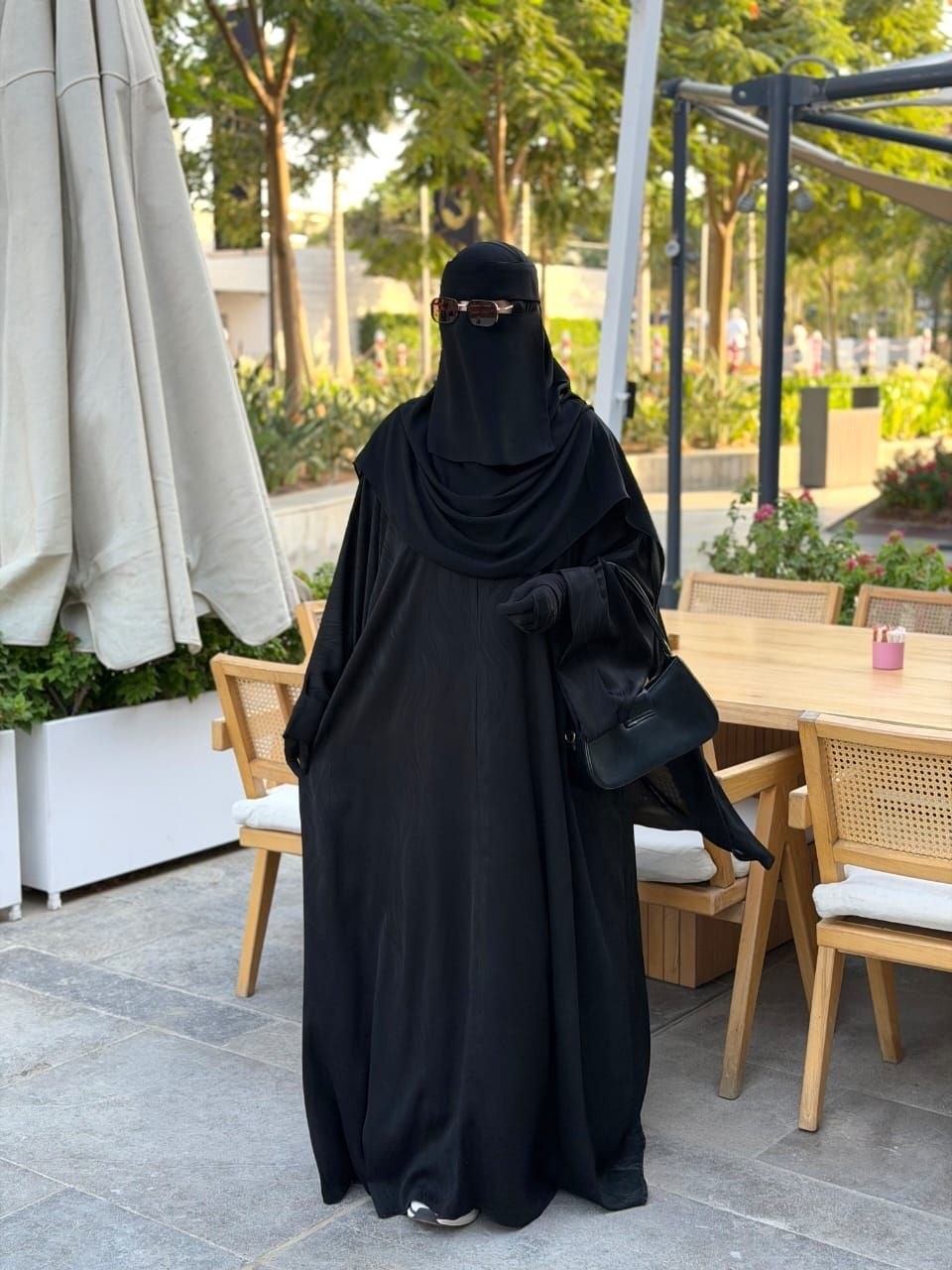 Hadeel Printed Silk Abaya - Thumbnail 5