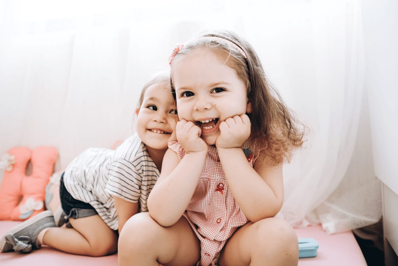 Cimientos de Felicidad: Garantizar una Infancia Segura y Plena para Todos los Niños (foto 1 de 2)