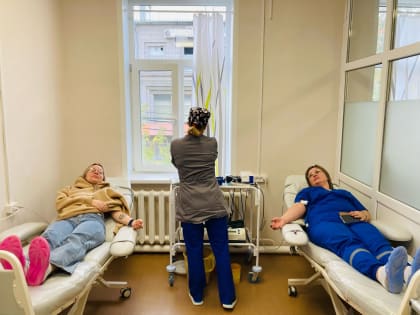 Медики Вельска стали донорами для спасения жизней