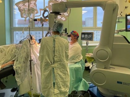 Архангельские нейрохирурги провели сложнейшую операцию по удалению опухоли головного мозга