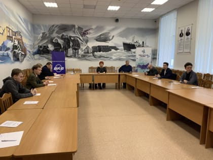 Любовь Анисимова встретилась с молодыми политологами