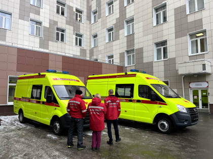 Для службы санитарной авиации Архангельской областной больницы приобрели два новых автомобиля