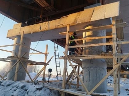 Путепровод возле станции Исакогорка одели в шубу из лесов