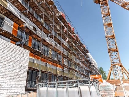 В ходе строительства школы в Катунино не нашли отставаний