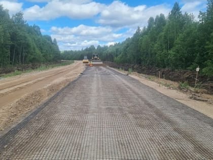 На трассе Коноша – Няндома укладывают верхний щебеночно-гравийный слой