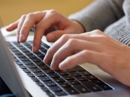 В России предложили ужесточить наказание за оскорбление властей в интернете