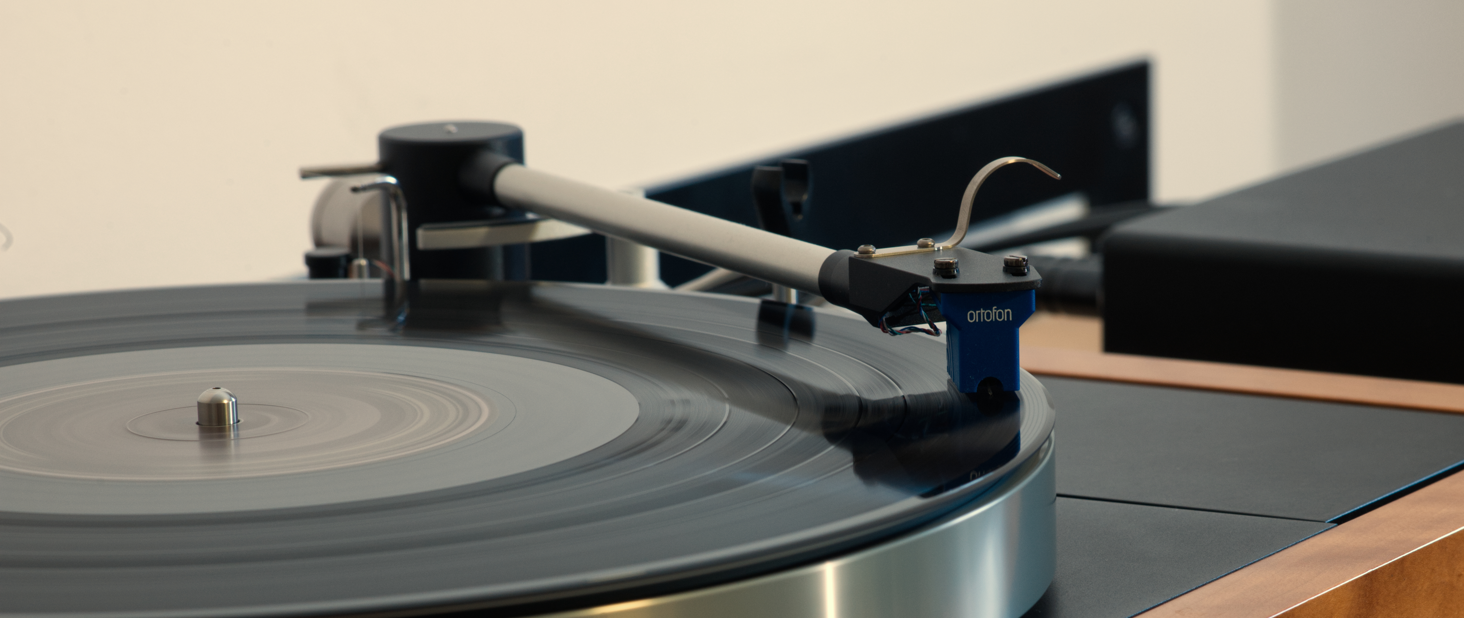 The Clear Wave unipivot tonearm — handmade in Britain