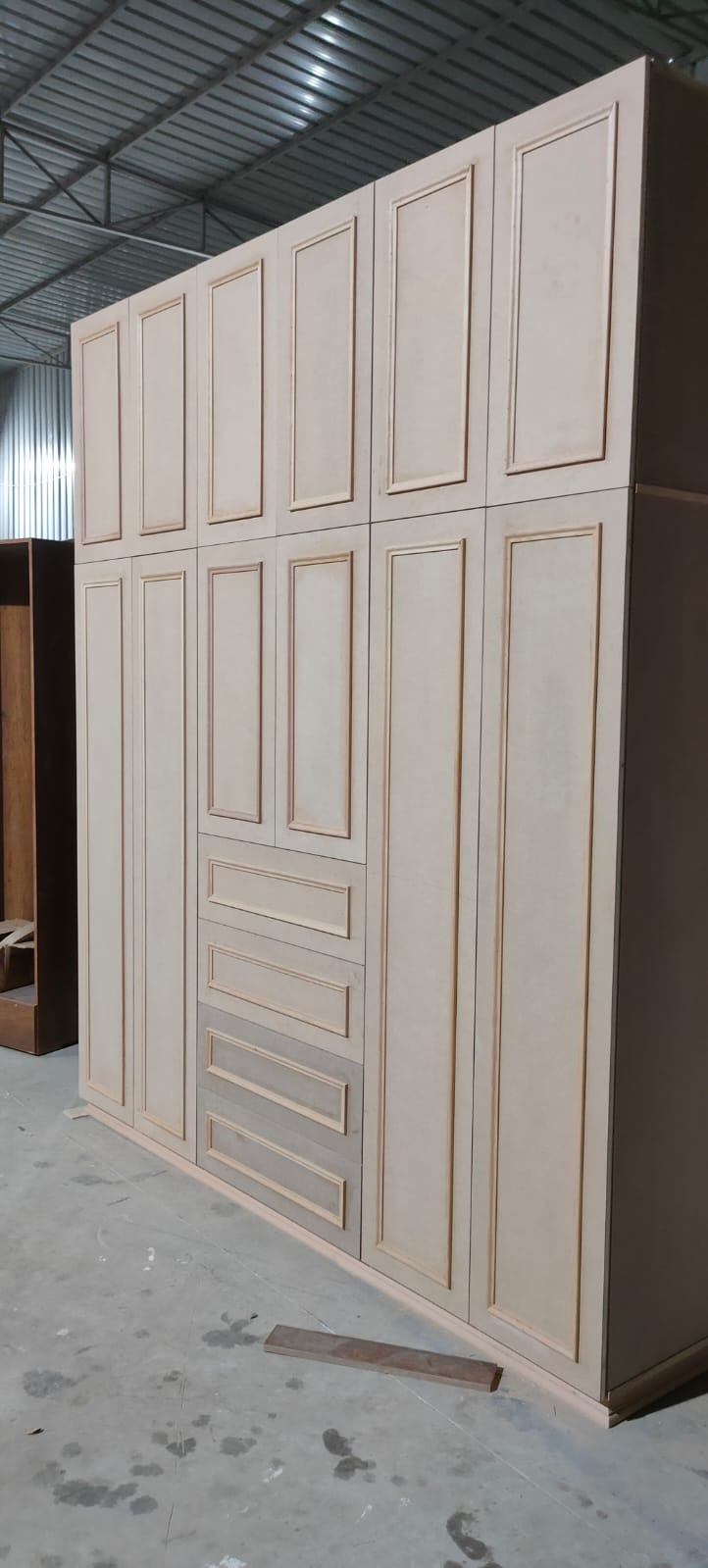 دولاب ملابس كلاسيكي كبير بتصميم متكامل 5
