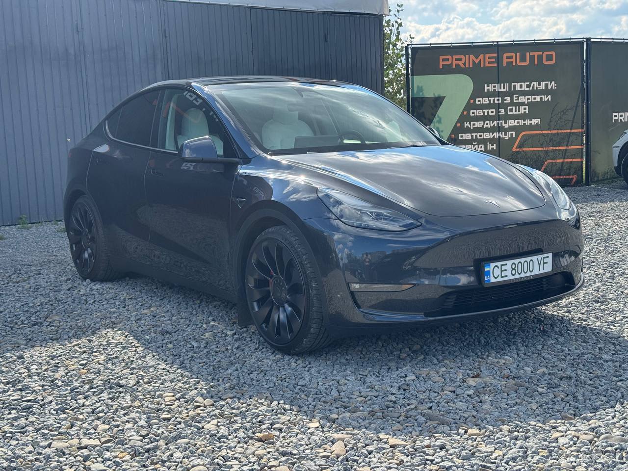 Tesla Model Y 2