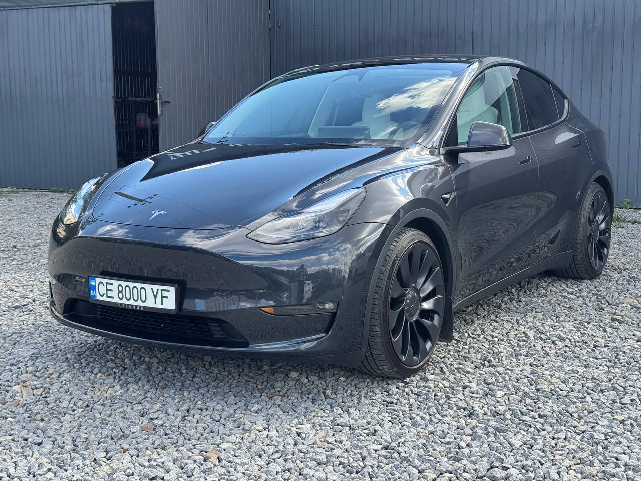 Tesla Model Y 3