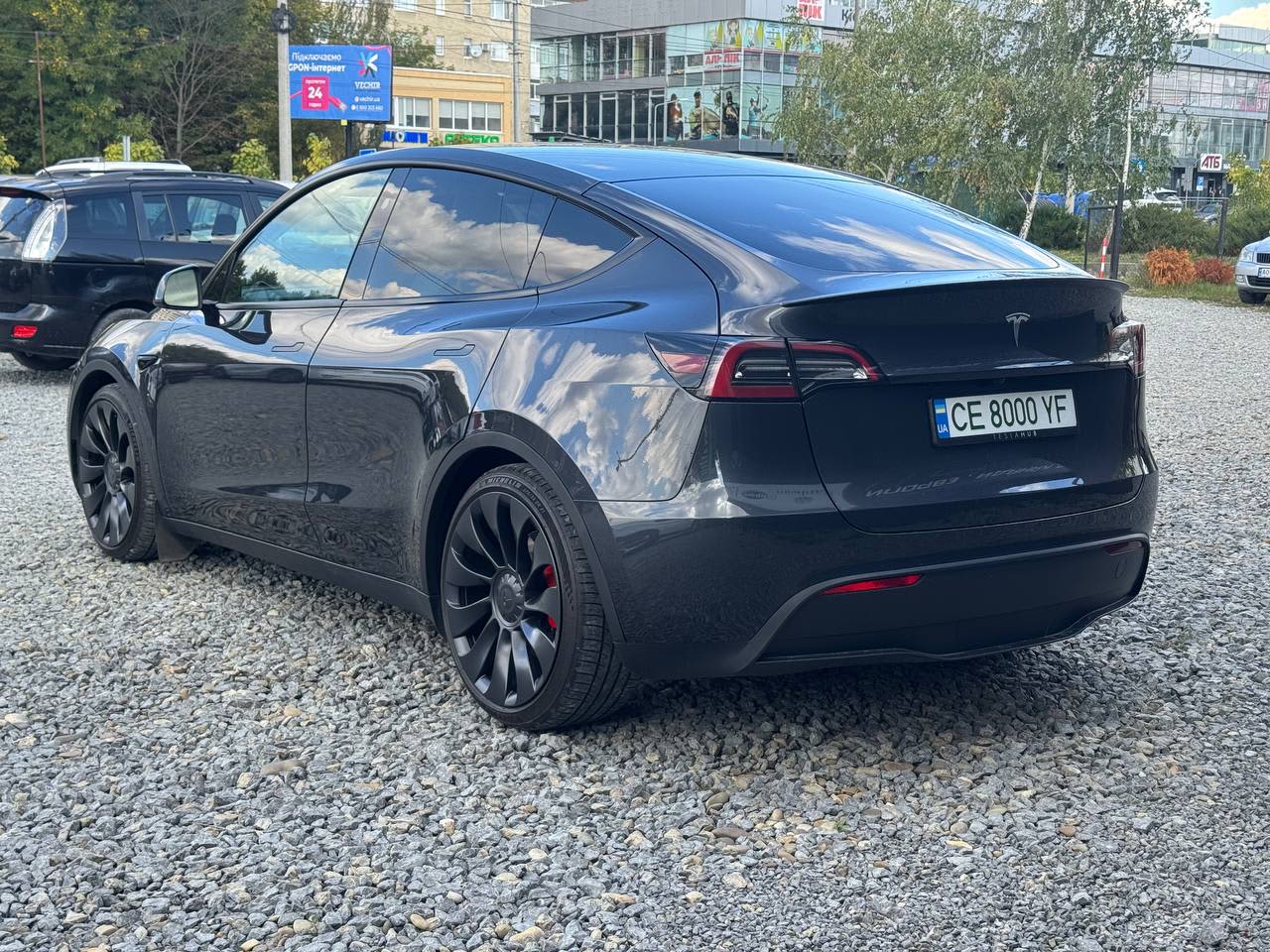 Tesla Model Y 6