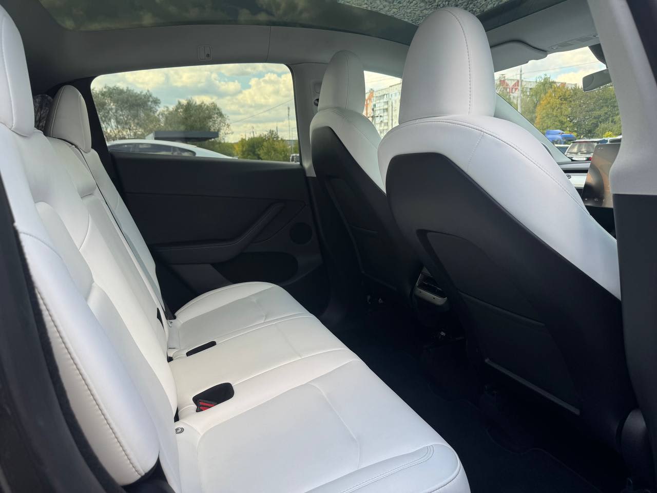 Tesla Model Y 14