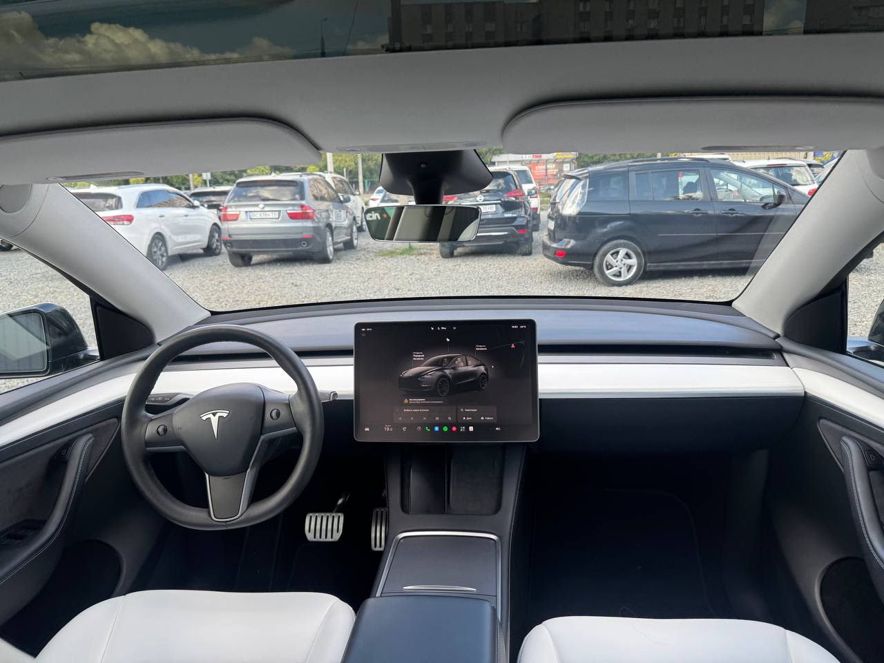 Tesla Model Y 16