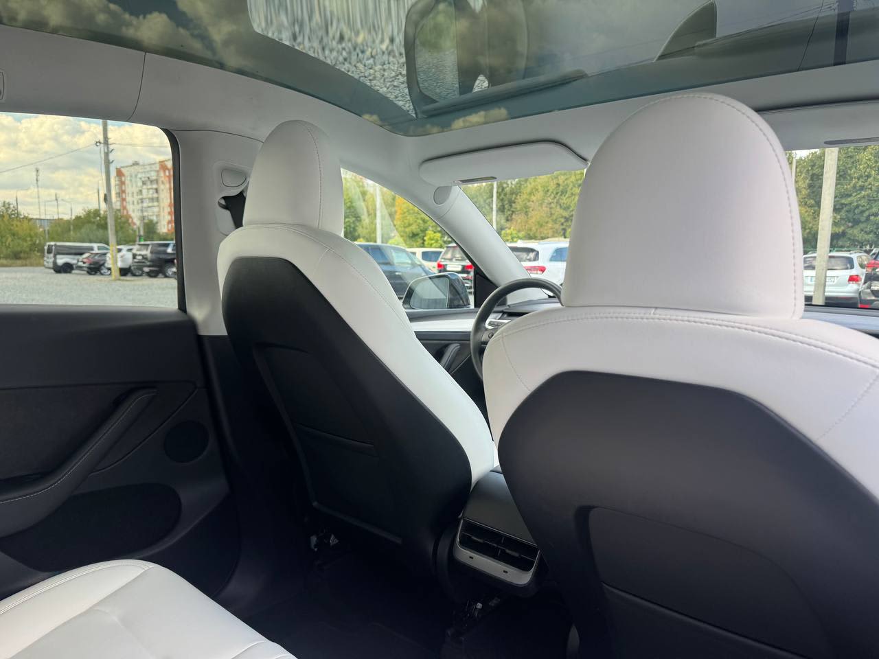 Tesla Model Y 17