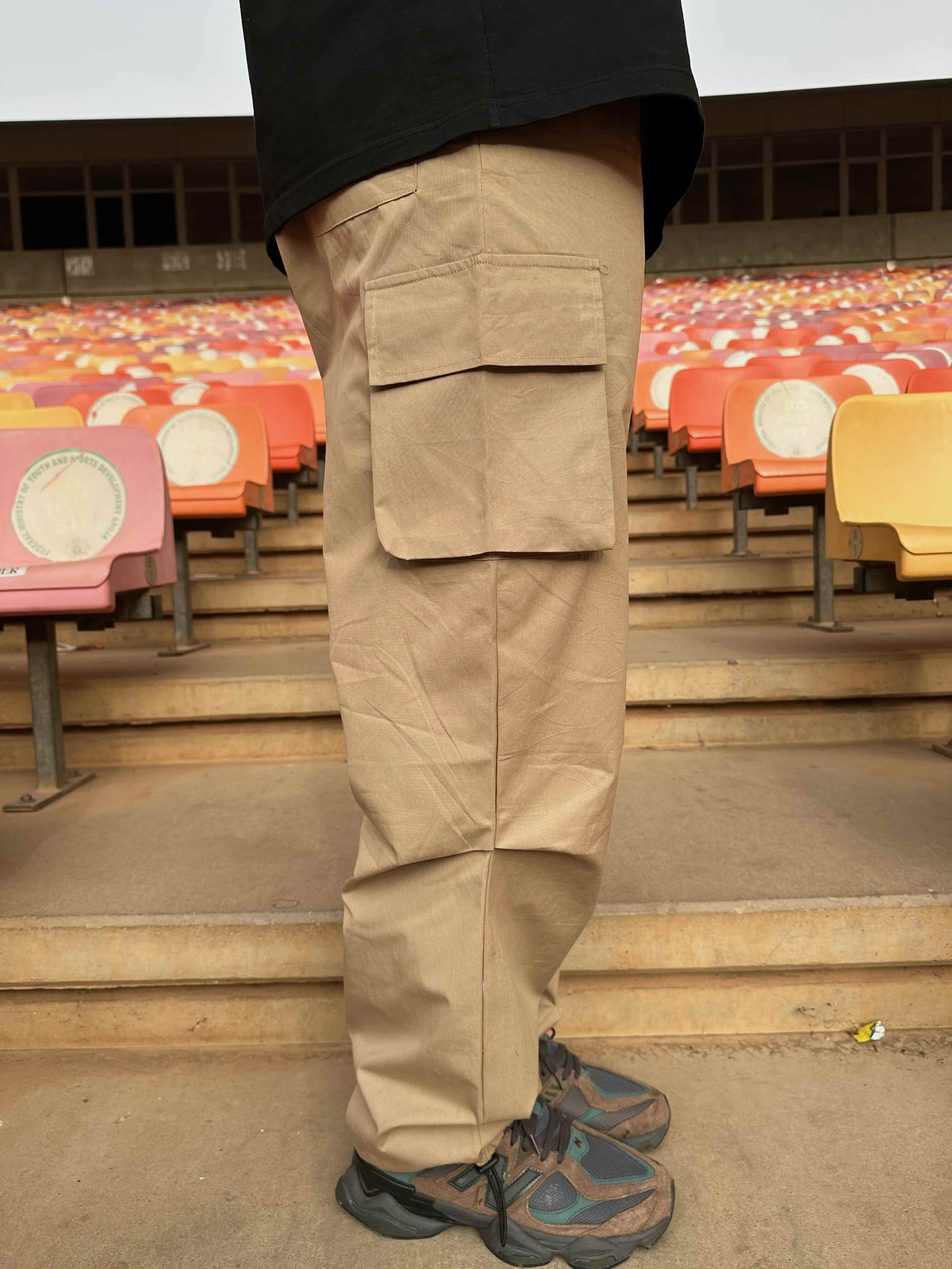 Pinch-Detail Cargo - Tan