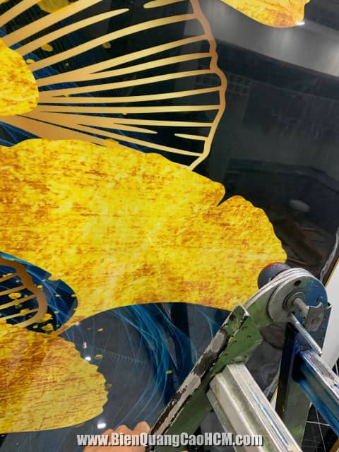 ốp tường pvc nano vân đá kết hợp đèn led âm trần