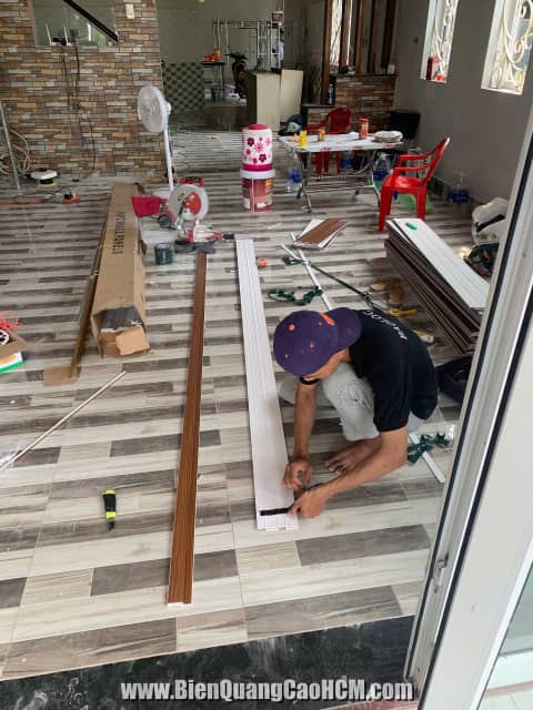 ốp tường vân gỗ kết hợp đá trang trí hcm bình dương đồng nai