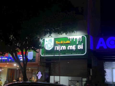 bảng hiệu tiệm mẹ bí trà sữa hcm