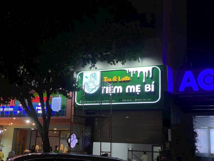 bảng hiệu tiệm mẹ bí trà sữa hcm