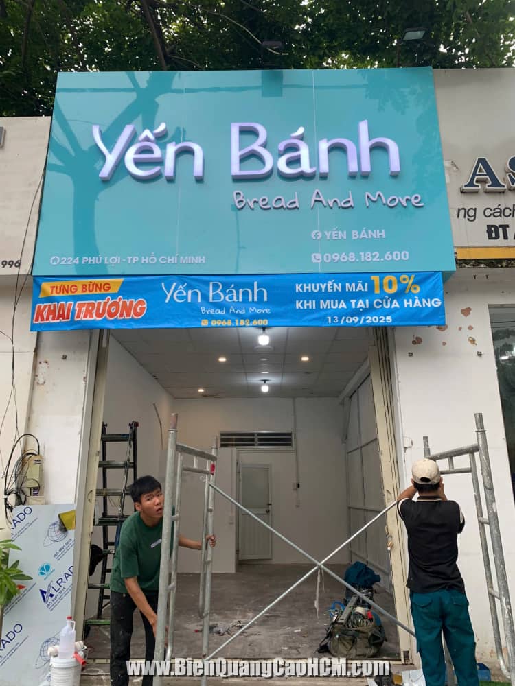 Bảng hiệu quảng cáo Yến Bánh tại TP.HCM