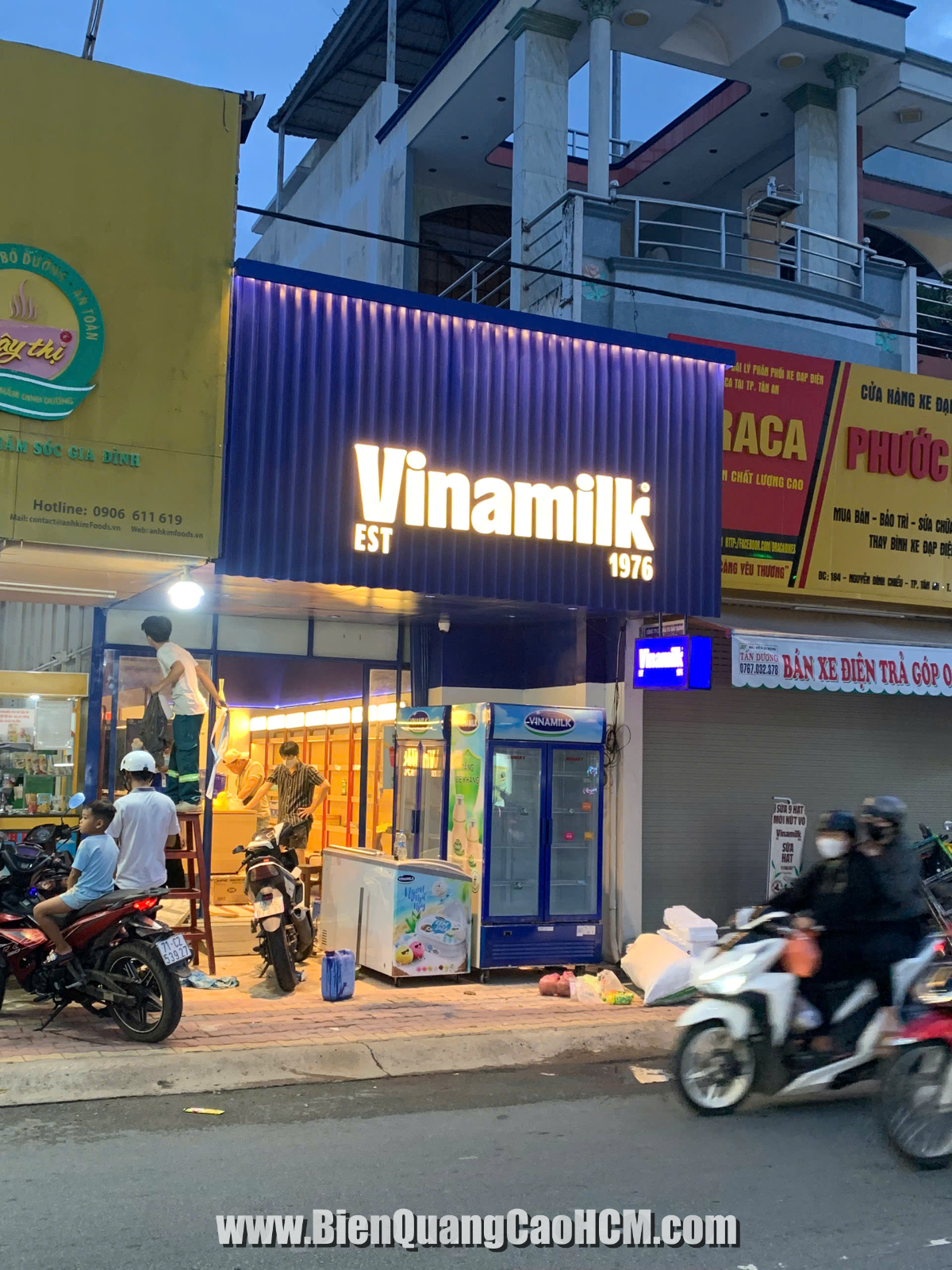 Bảng hiệu Vinamilk thiết kế đơn giản chuyên nghiệp HCM