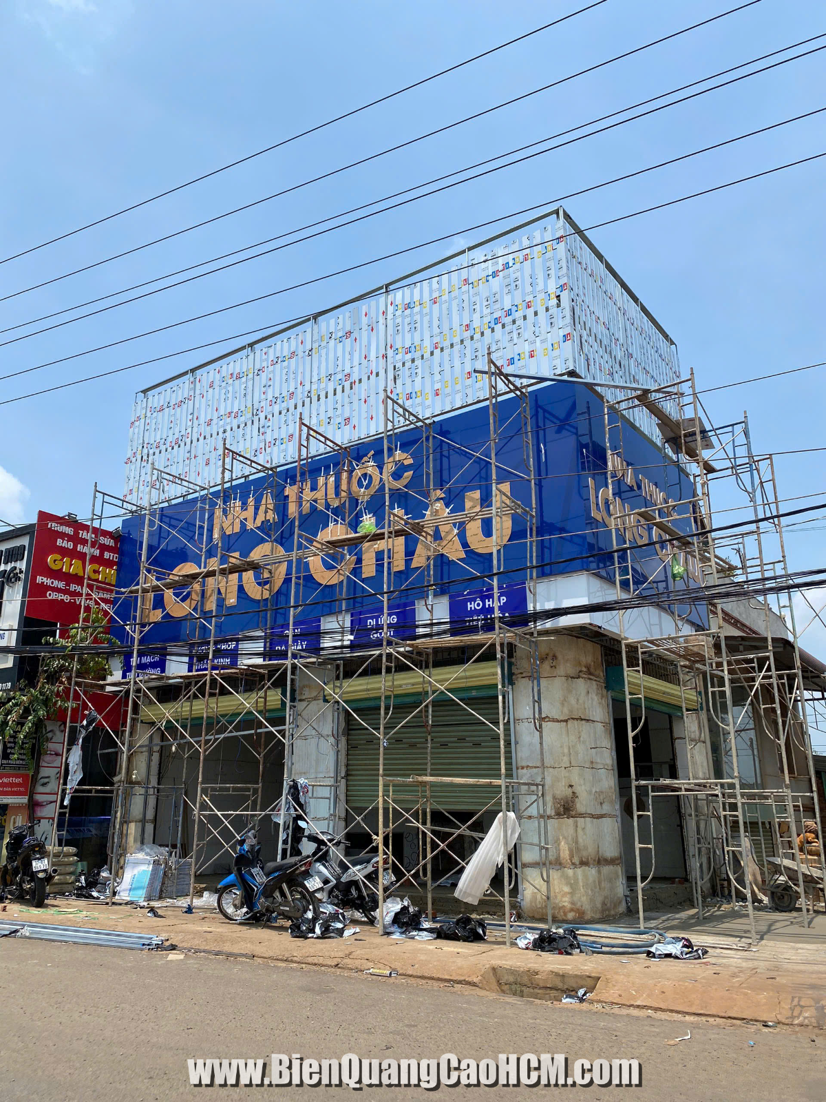Thi công bảng hiệu nhà thuốc Long Châu, HCM