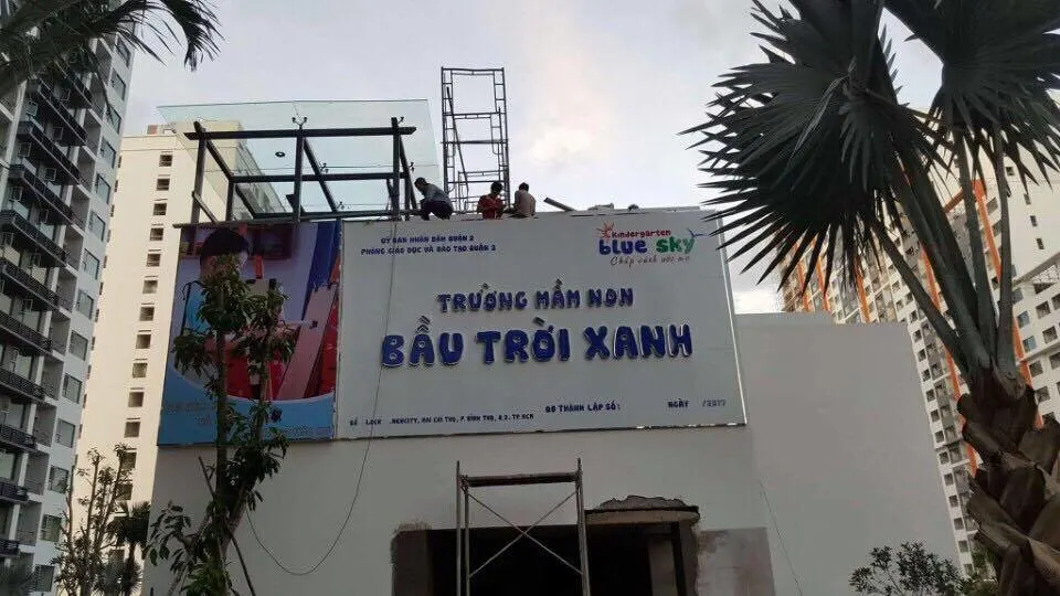 bảng hiệu xuống cấp HCM