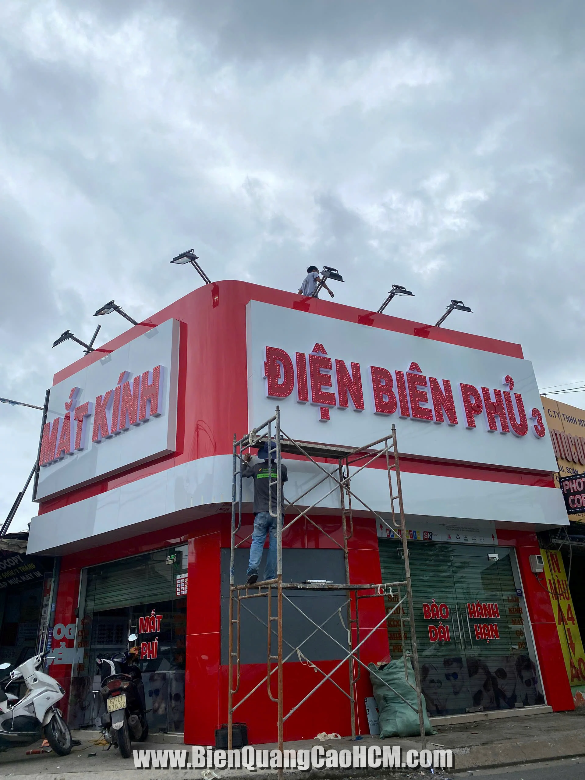 Bảng hiệu mắt kính chữ nổi đẹp