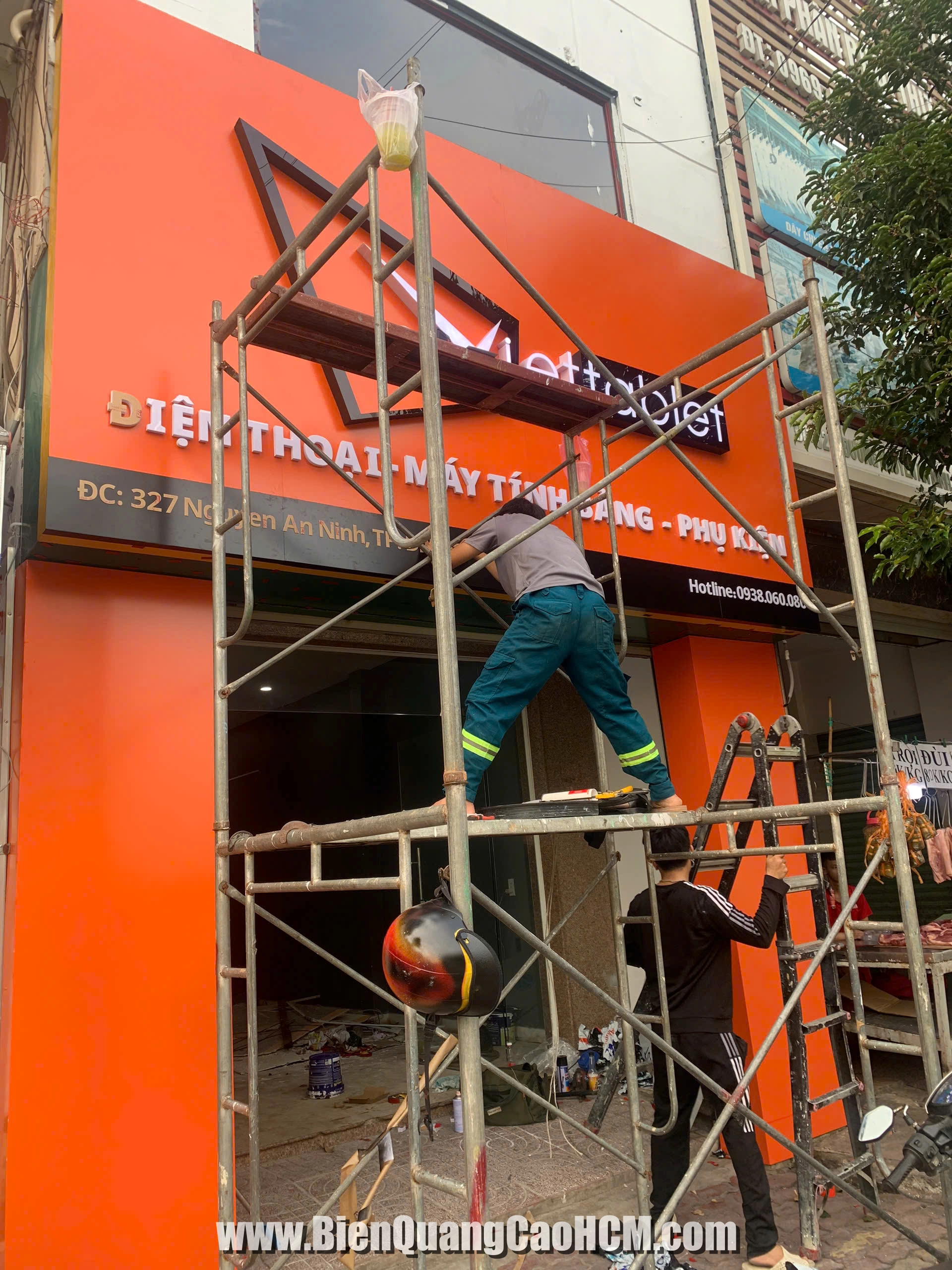 thi công bảng hiệu shop điện thoại tại Bình Dương