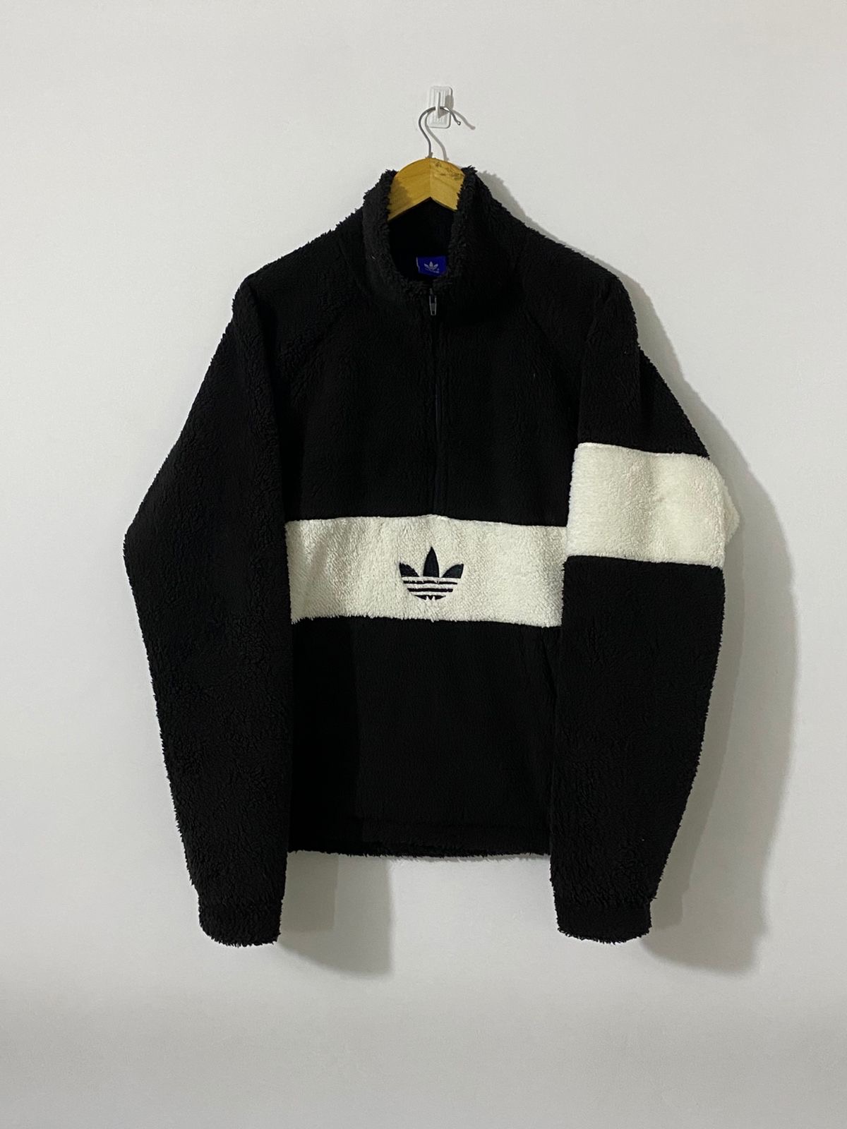 Buzo Sherpa Adidas con Cremallera