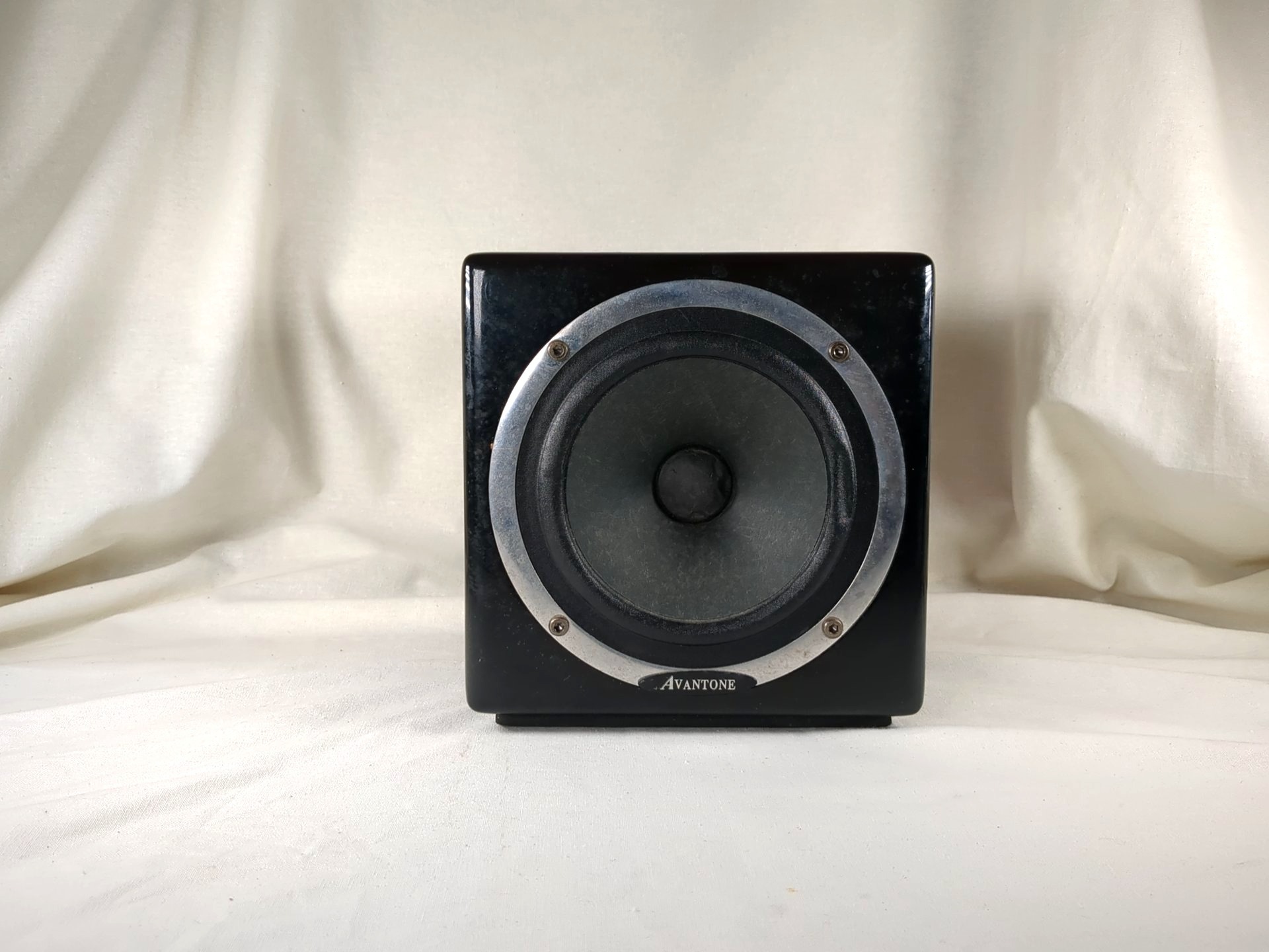 Avantone Active MixCube Studio Monitor System with Power Supply