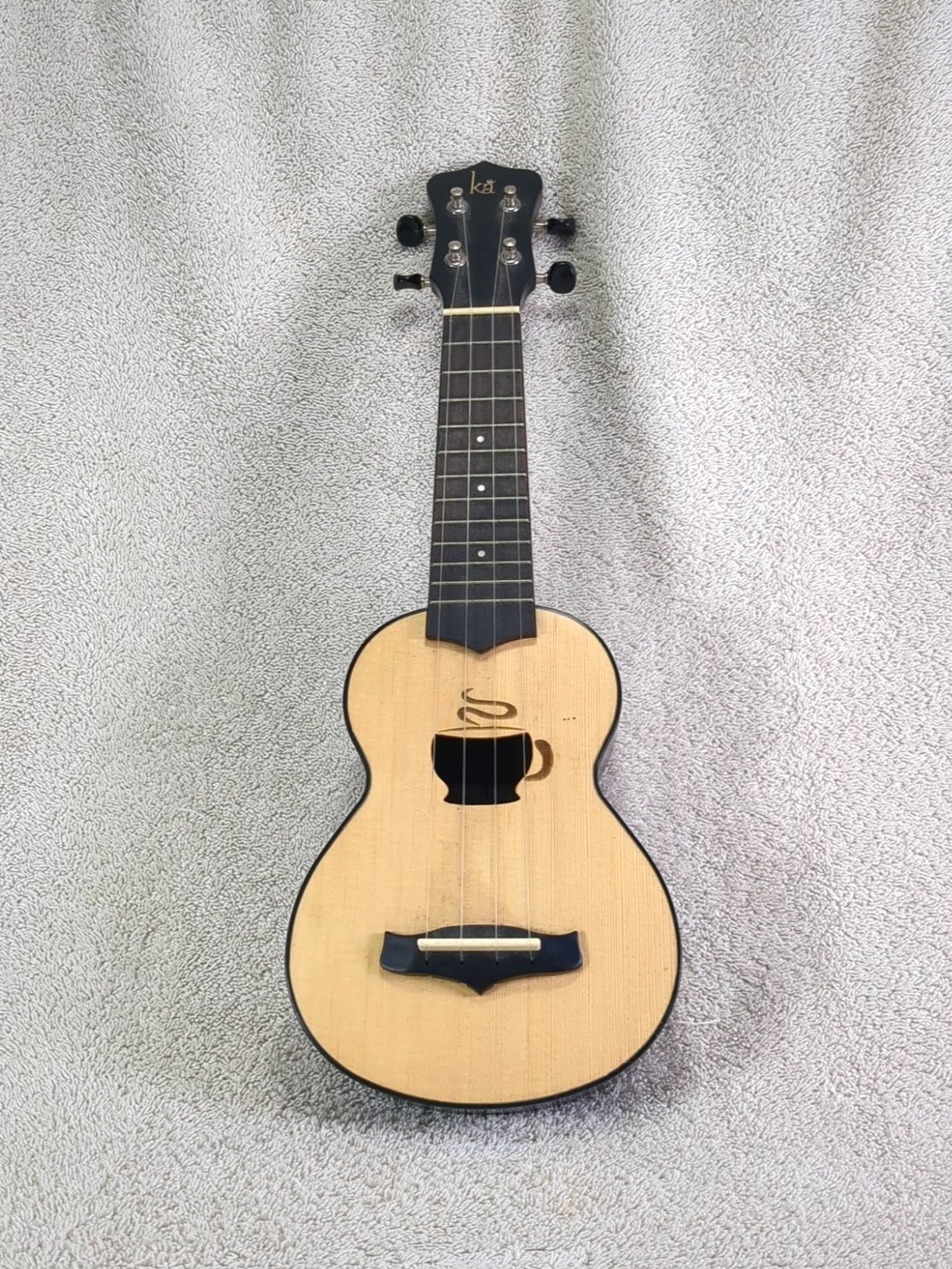 Kaka Ukulele Soprano with Carrying Case