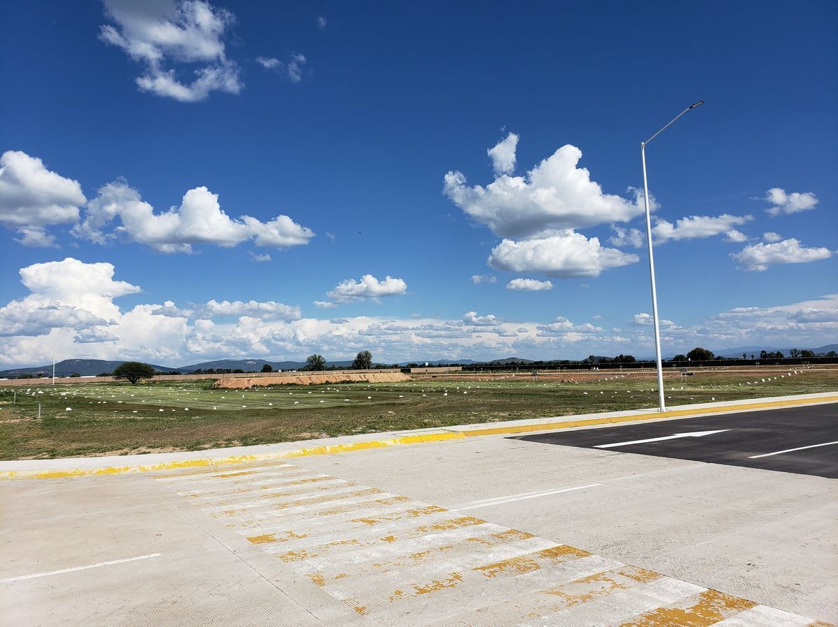 Imagen 10 de TERRENO INDUSTRIAL 1000 M EN VENTA CERCA DEL AEROPUERTO COLON QUERETARO