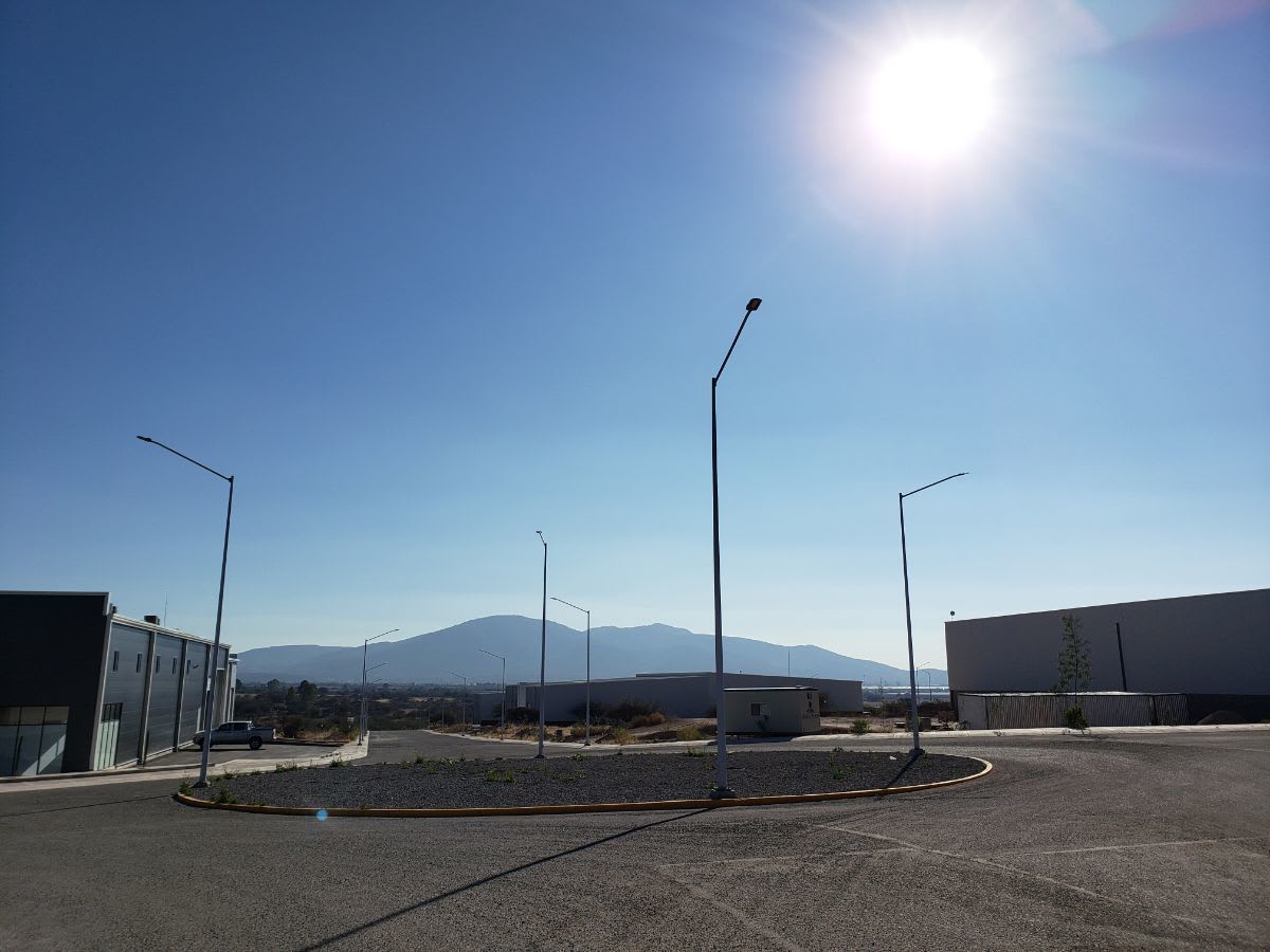 BODEGA EN RENTA O VENTA 430 M CERCA DEL AEROPUERTO QUERETARO