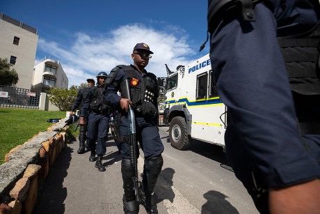 Photo: Police raids signal a crackdown on corruption tied to cartels and Tembisa Hospital corruption – South African Daily