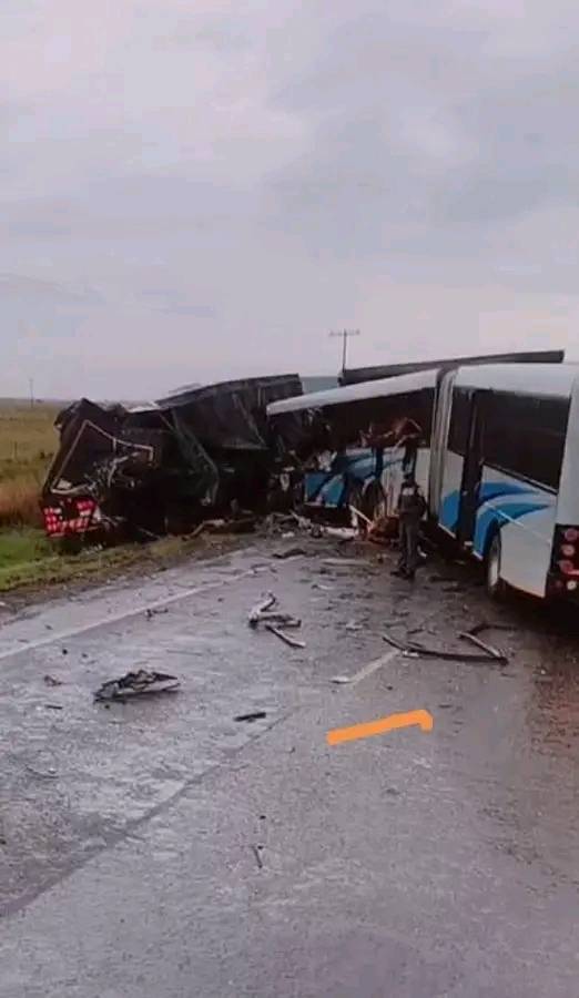 Photo:Bus‑truck collision in Free State claims 10 lives in deadly crash – South African Daily