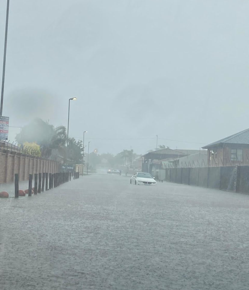 Photo:Level 9 weather warning downgraded as heavy rains persist across several provinces– South African Daily”