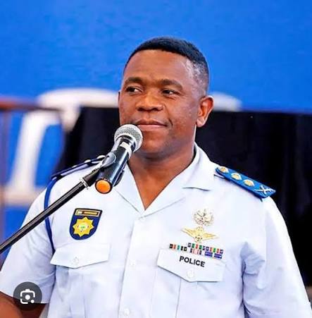 Photo:KZN Police Commissioner Mkhwanazi Steps In to Resolve Deadly Clan Land Dispute – South African Daily