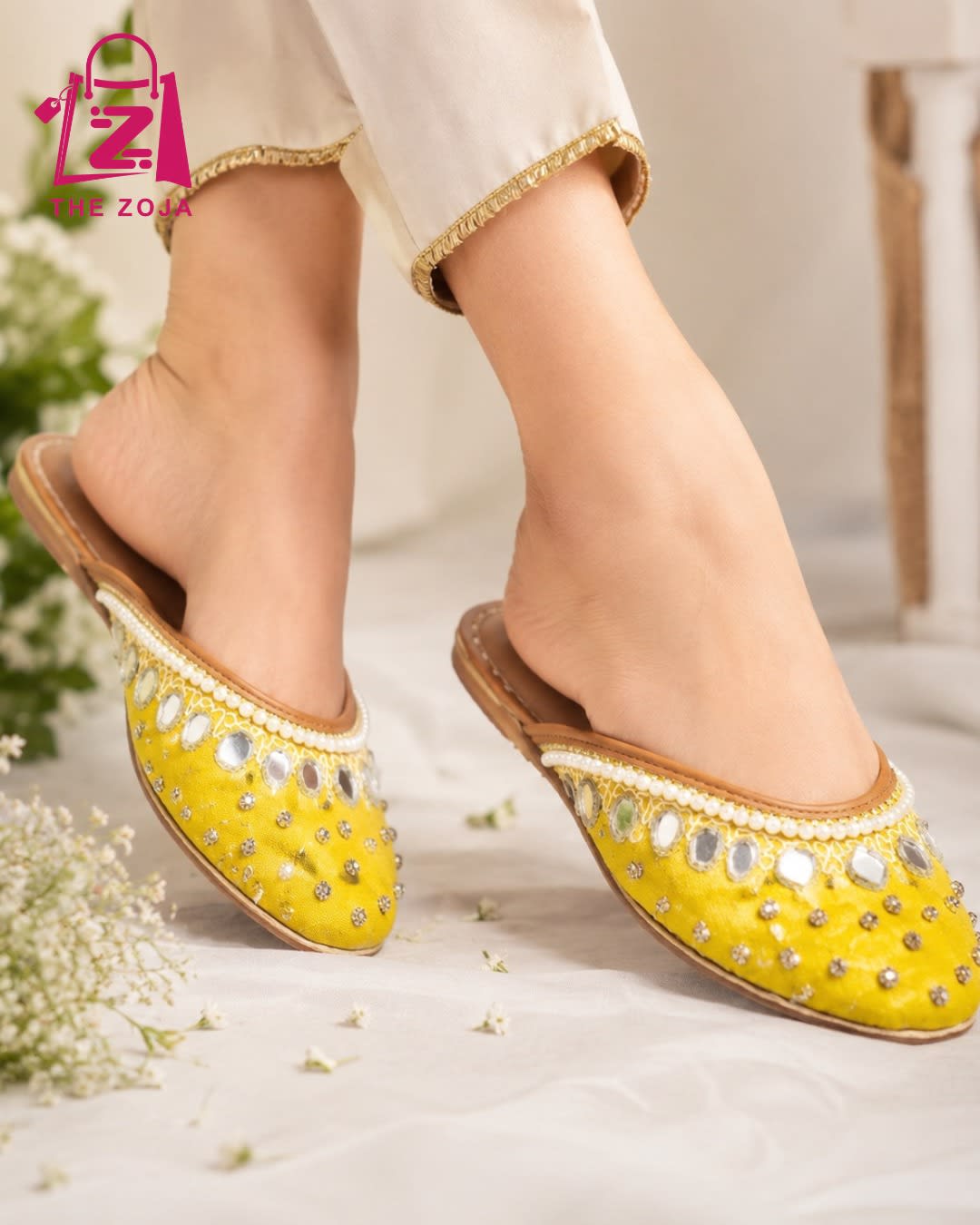 Noor-e-Zamrud Yellow Backless Jutti