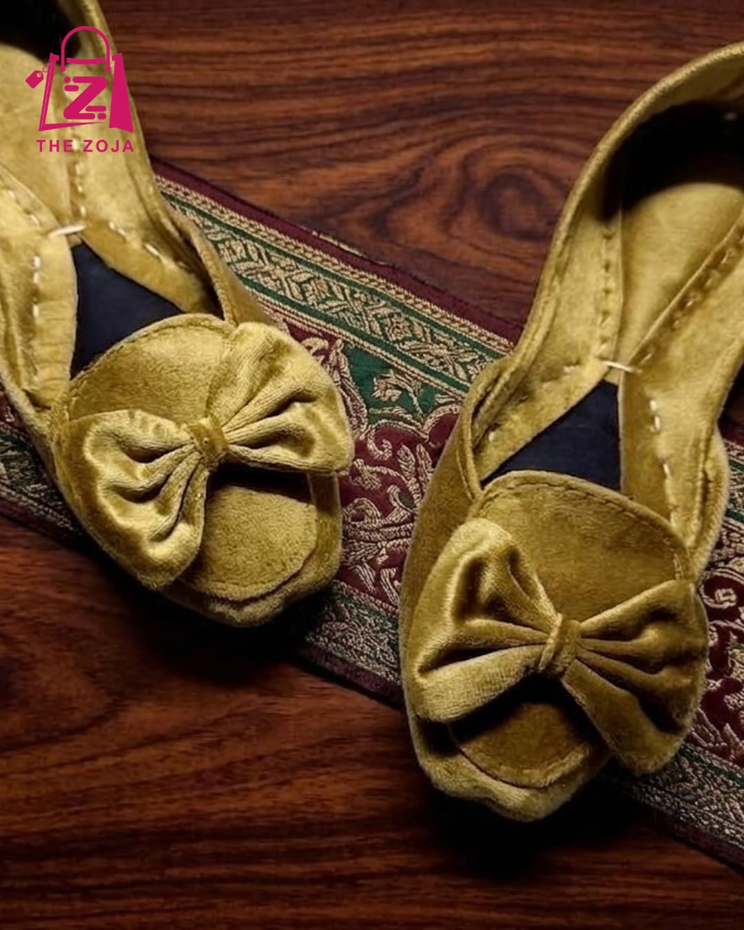 Golden Velvet Bow Khussa